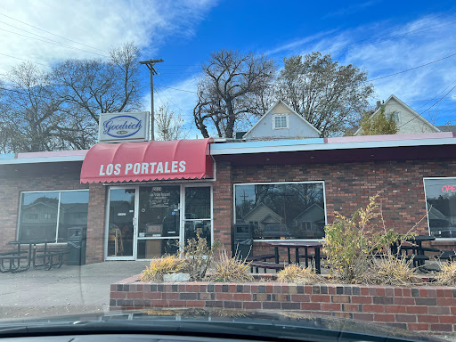 Los Portales